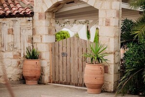 Property grounds - Ifigenia Apartments (Hersonissos)