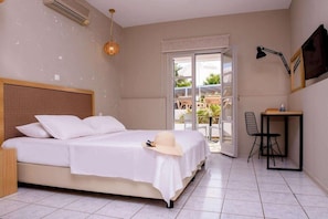In-room safe, iron/ironing board, free cots/infant beds, free WiFi - Ifigenia Apartments (Hersonissos)