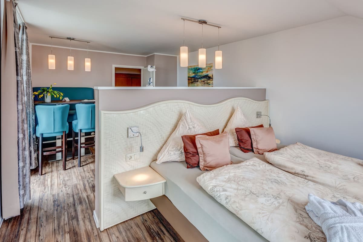 Comfort Double Room, Sea View | Minibar, in-room safe, blackout drapes, free WiFi