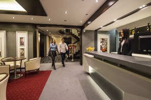 Reception - Boutique Hotel Villa ZAUBER (Poprad)