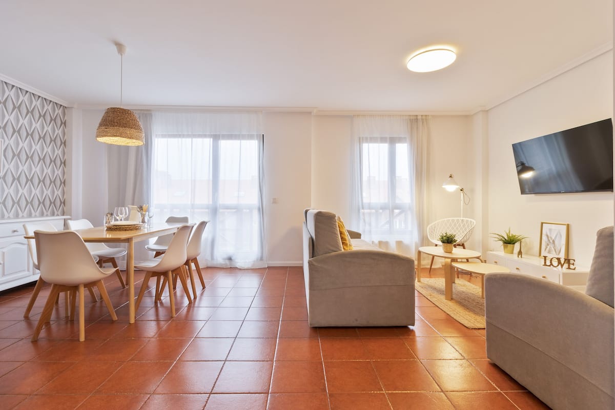 Duplex, 3 Bedrooms | Living area | 30-inch TV with digital channels