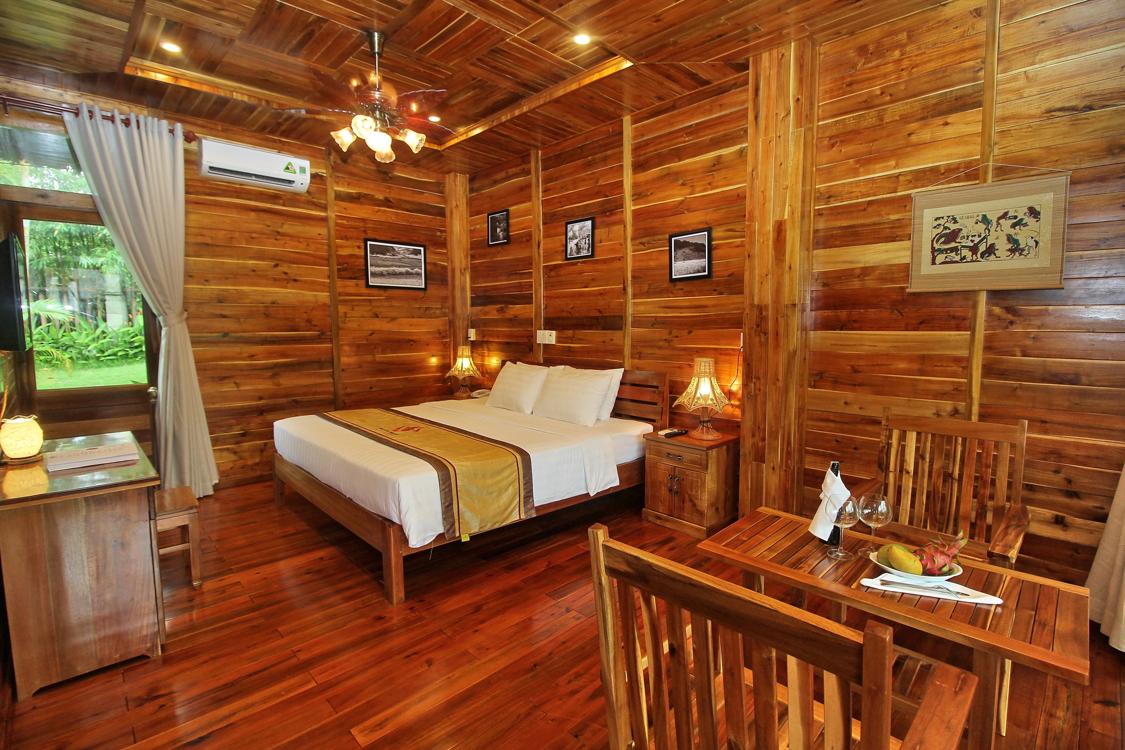 bungalow, pool view | minibar, in-room safe, desk, free cots/infant beds