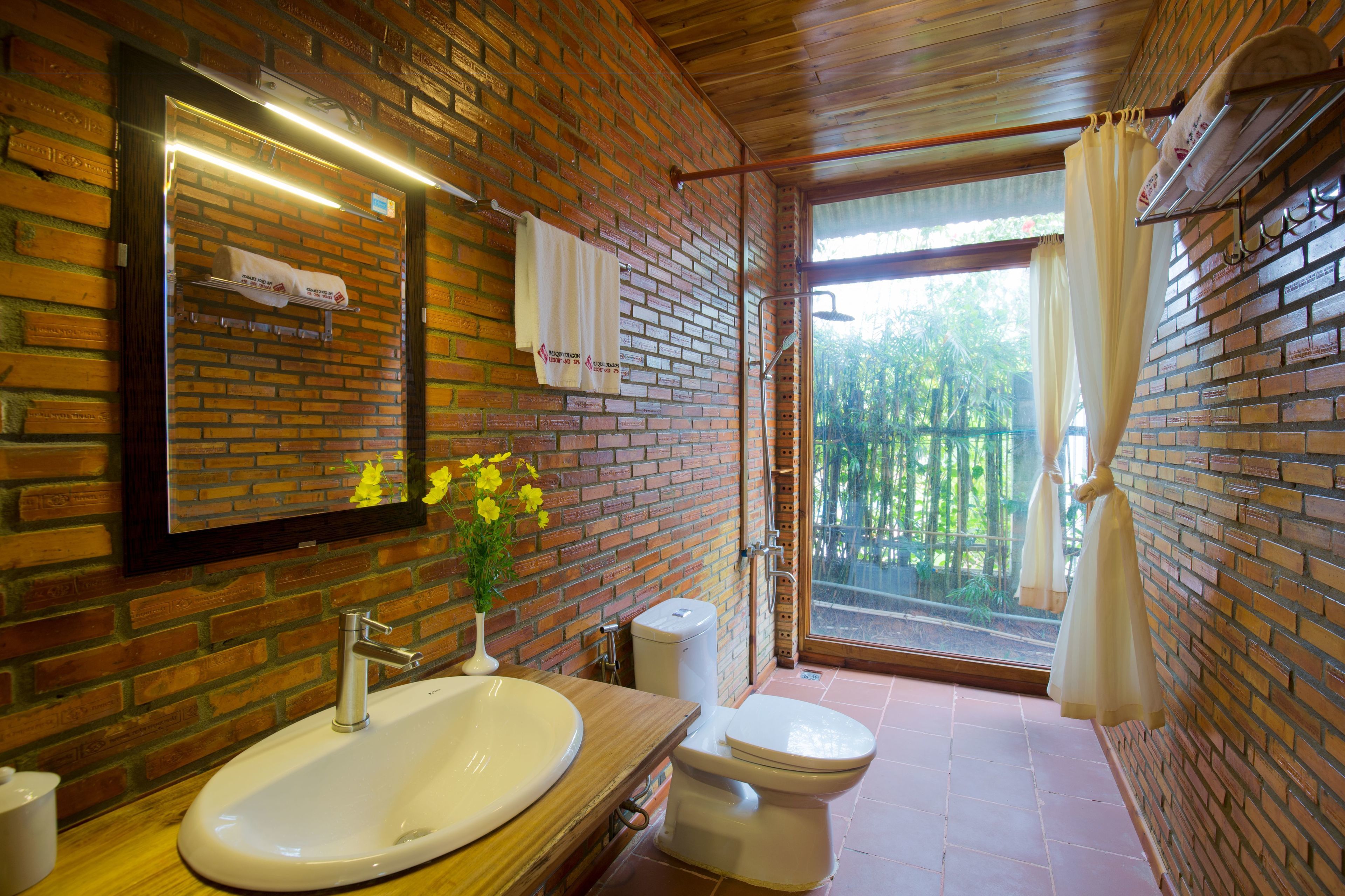 bungalow, garden view | bathroom | free toiletries, hair dryer, slippers, towels
