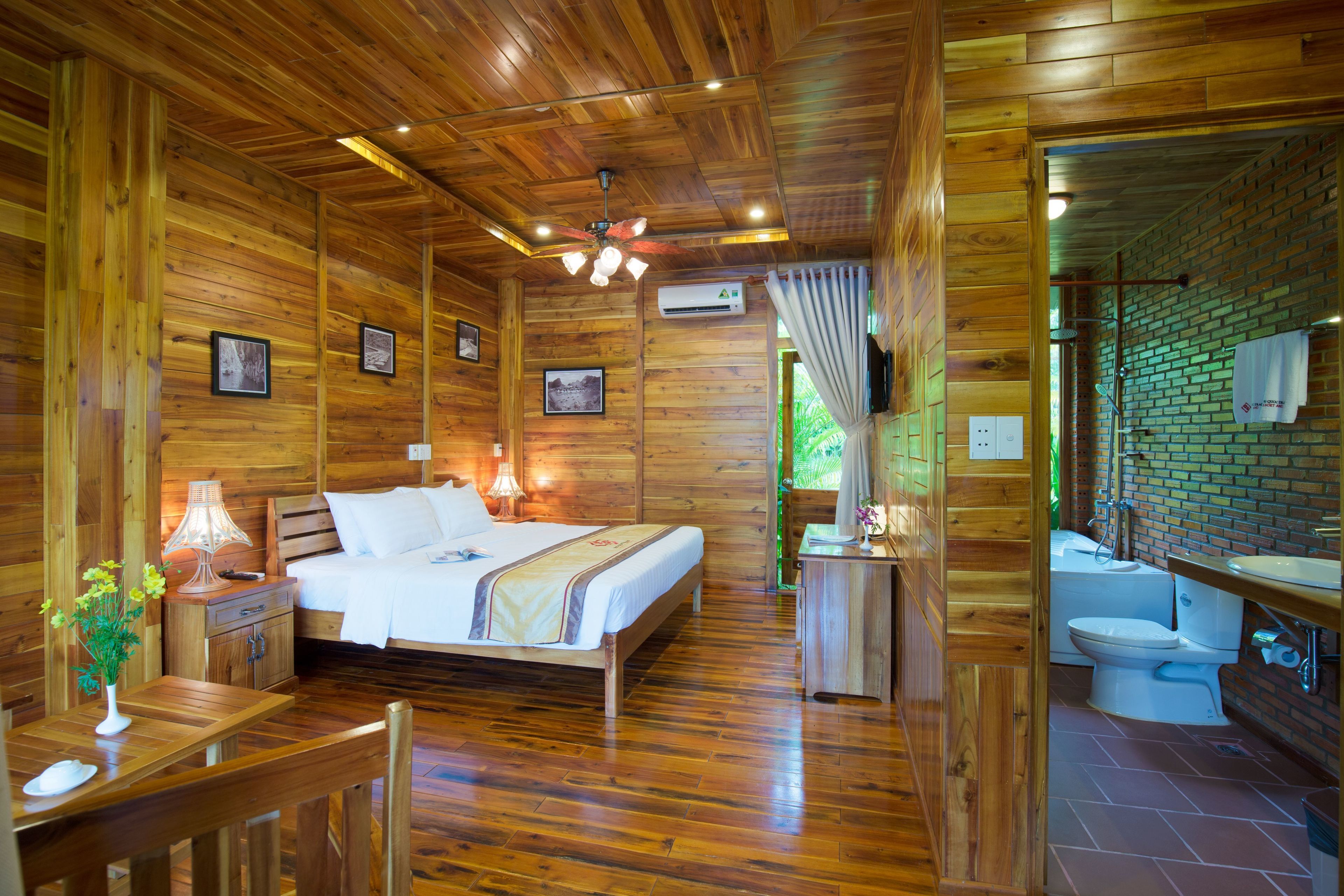 bungalow, pool view | minibar, in-room safe, desk, free cots/infant beds