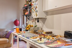 Daily buffet breakfast for a fee - Veronetta House (Verona)