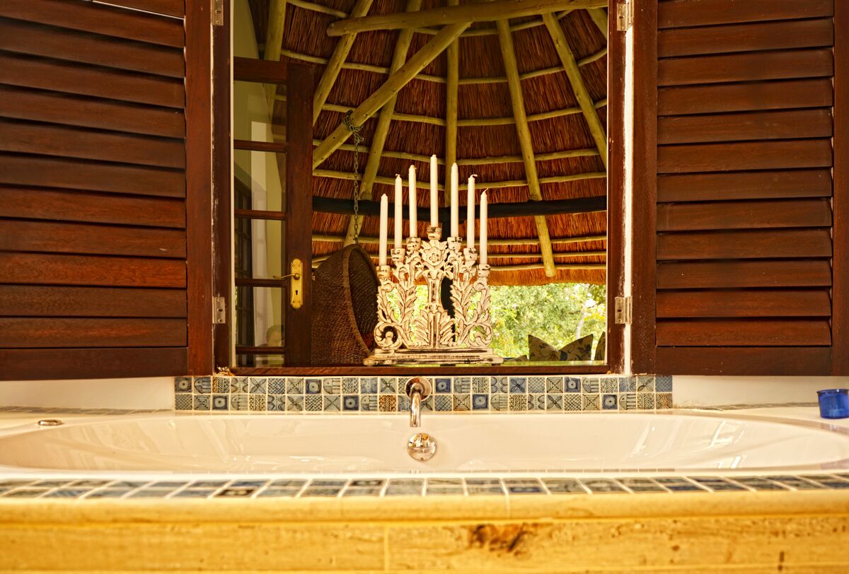 Indoor spa tub