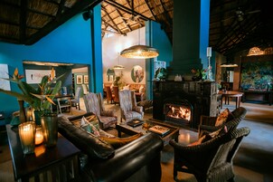 32-英寸电视（配备卫星频道）