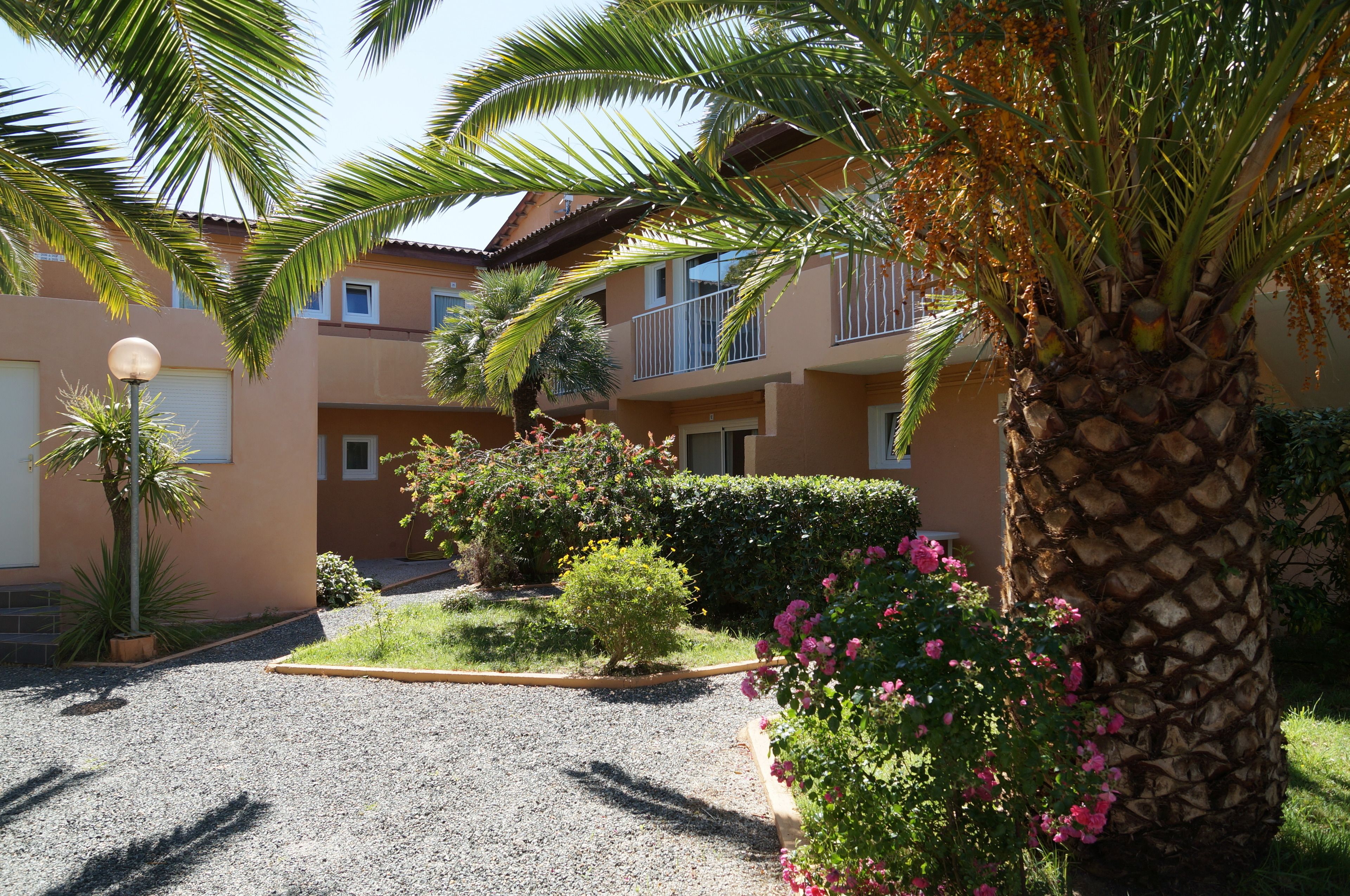 Studio | Unika möbler, mörkläggningsgardiner och strykjärn/strykbräda