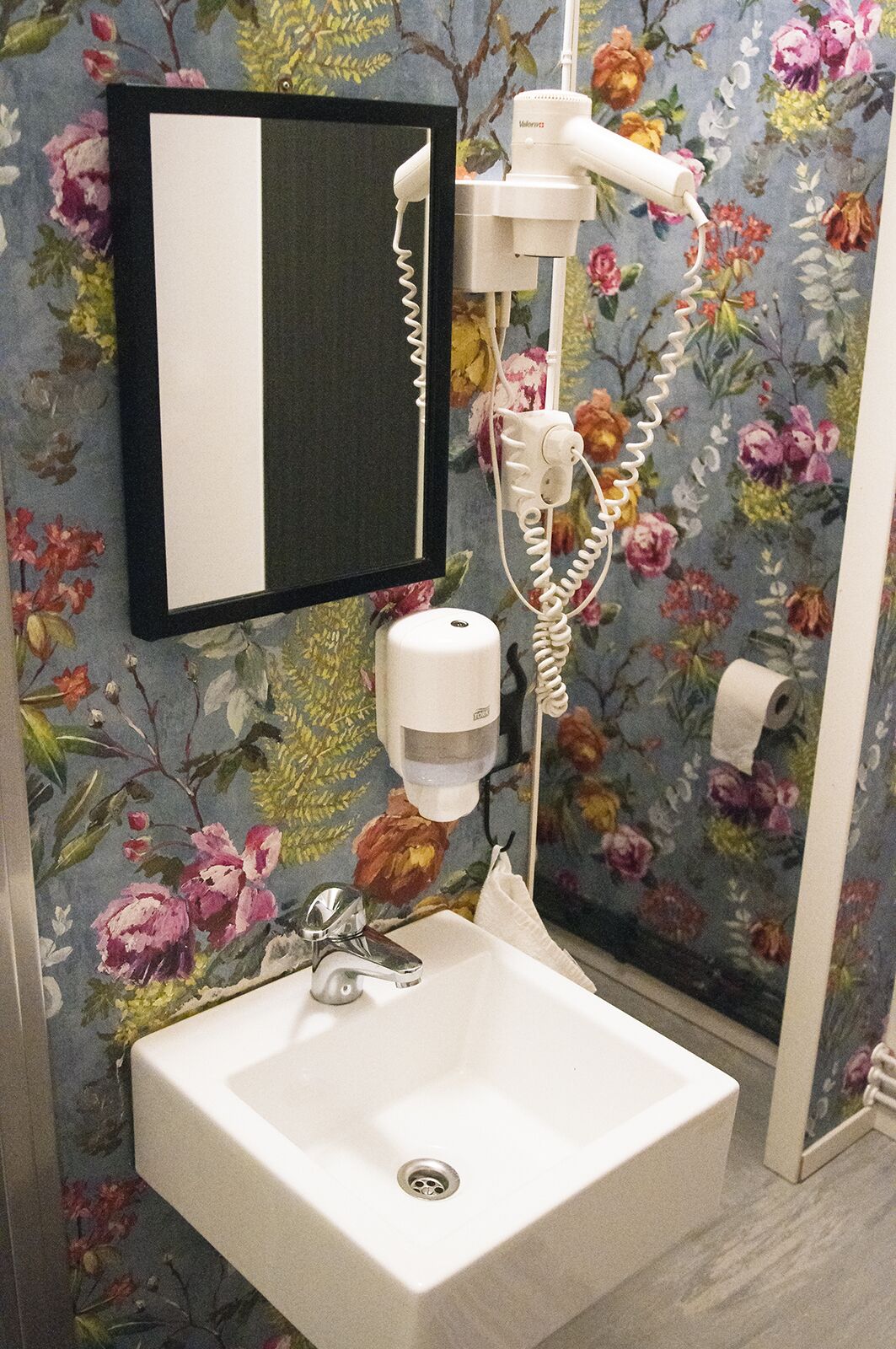 basic twin room, shared bathroom | bathroom | hair dryer, towels