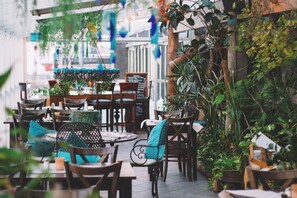 Dinner served, local cuisine - Mary-Ann's Polarrigg (Longyearbyen)