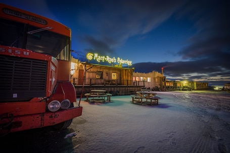 Depan hartanah - siang/malam