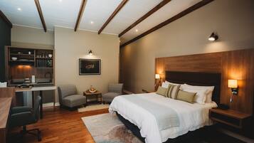 Minibar, in-room safe, desk, laptop workspace