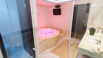 Premium Suite, 1 King Bed | Bathroom | Free toiletries, hair dryer, towels, soap
