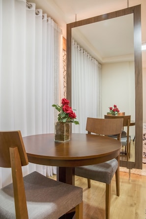 Suite Premium, 1 letto king | Minibar, una cassaforte in camera, con stile personalizzato