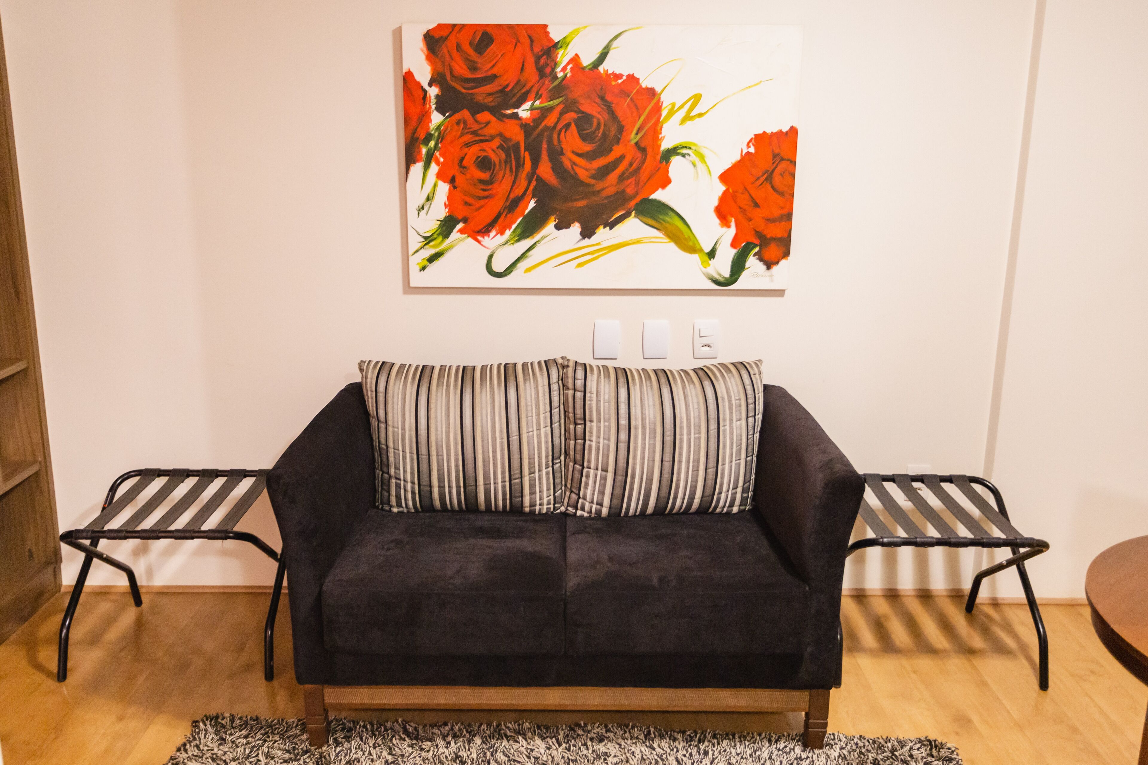 premium suite, 1 king bed | living area | 32-inch lcd tv with cable channels, tv