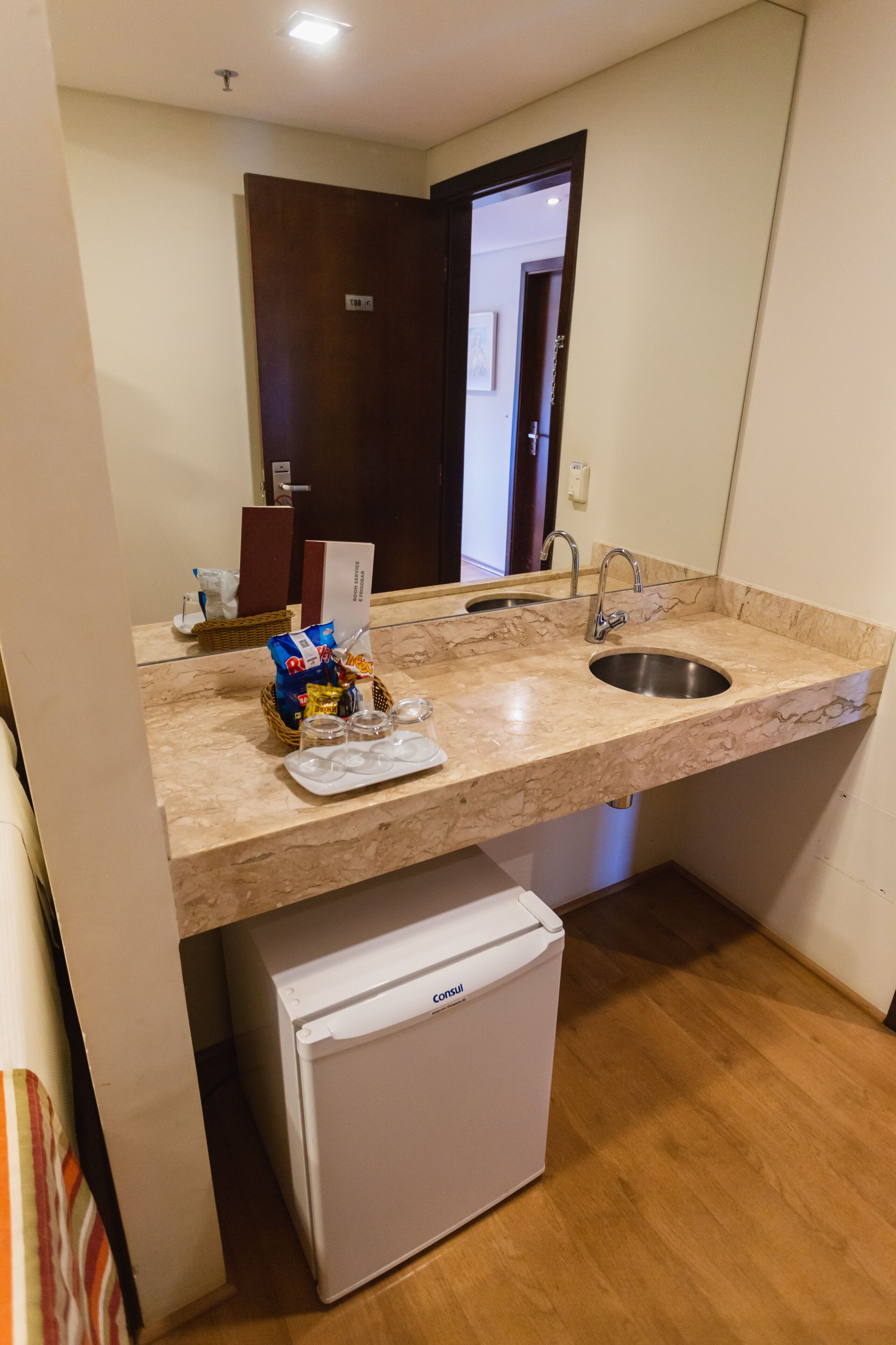 deluxe triple room, multiple beds (xxxxx inactivexxxx) | in-room dining