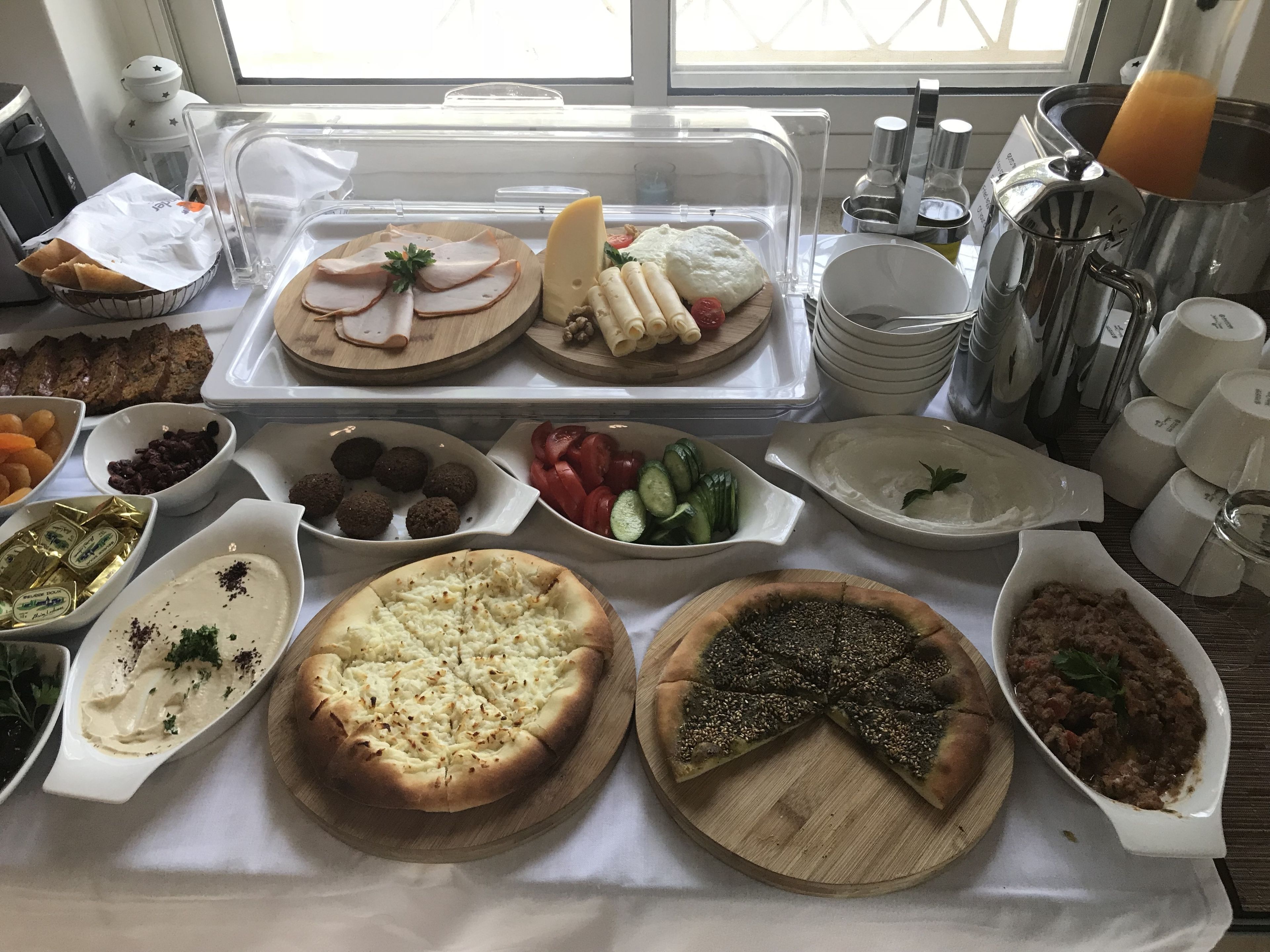 breakfast (usd 10.00 per person)