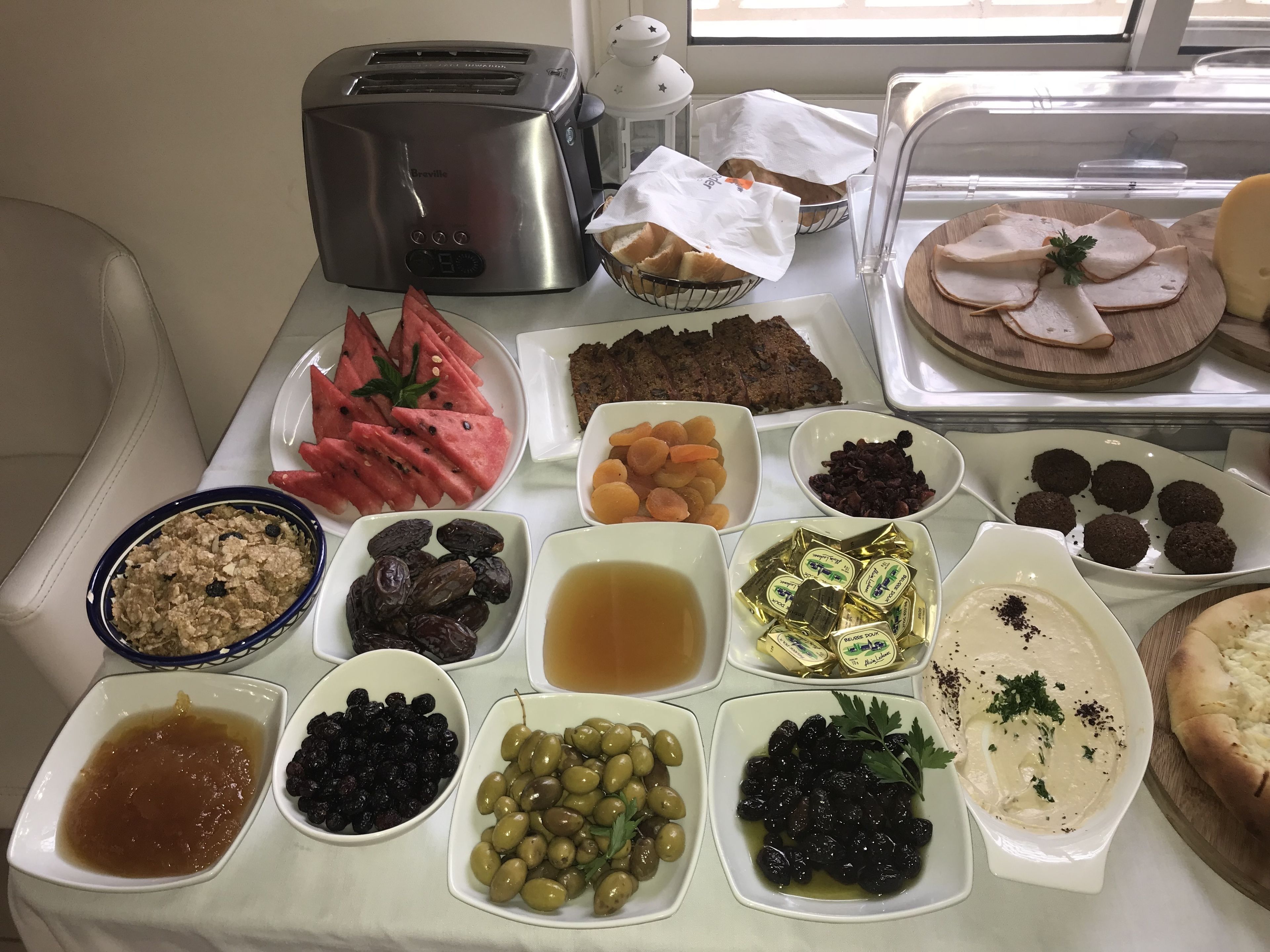 breakfast (usd 10.00 per person)