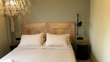 Deluxe-Apartment, 1 Schlafzimmer, Meerblick | Zimmersafe, individuell dekoriert, individuell eingerichtet