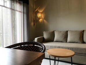 디럭스 아파트, 침실 1개, 바다 전망 | 객실 내 금고, 각각 다른 스타일의 인테리어, 각각 다르게 가구 비치, 다리미/다리미판