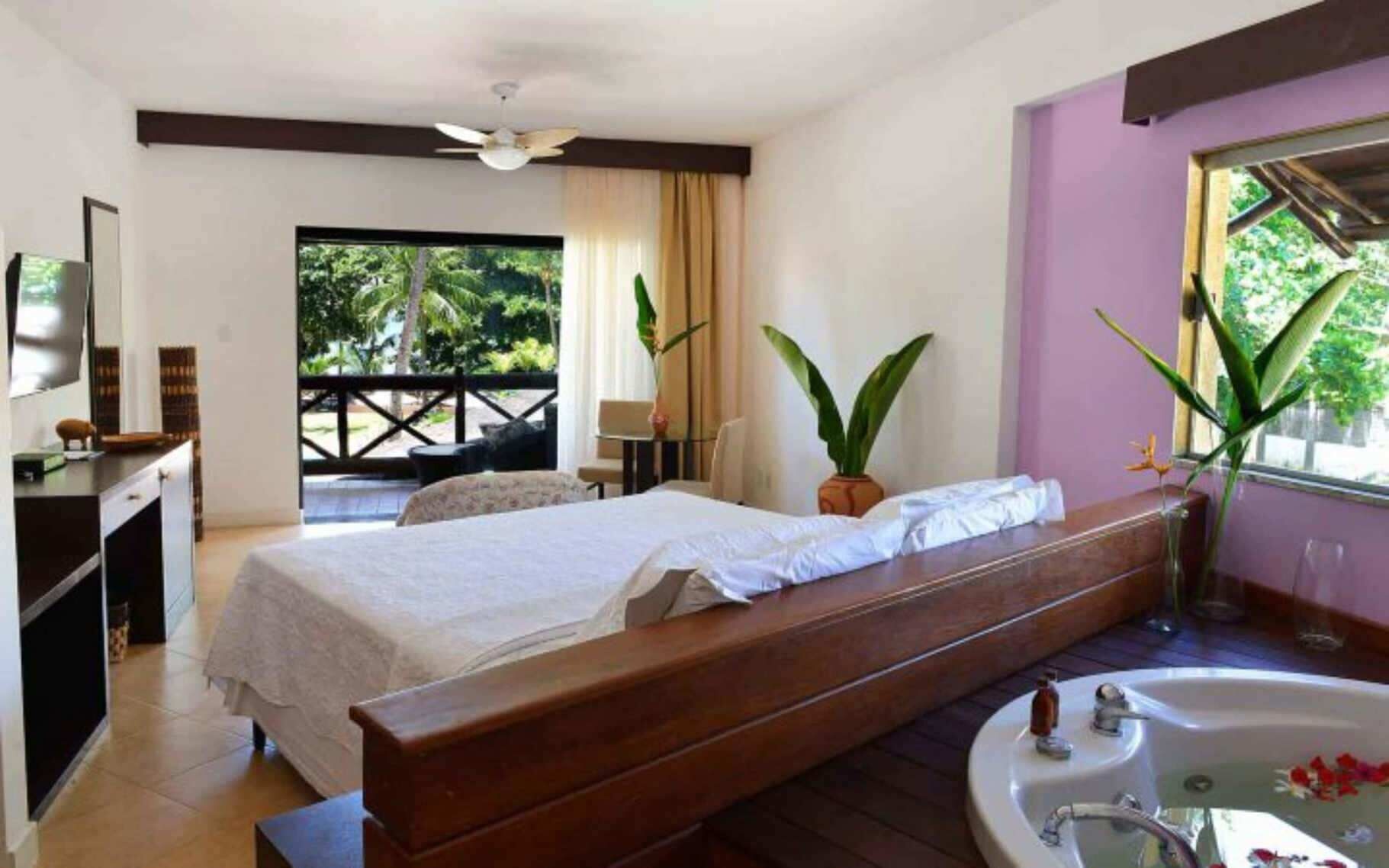 Ropa de cama de alta calidad y minibar 
