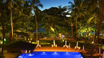 Fachada del alojamiento - Noche