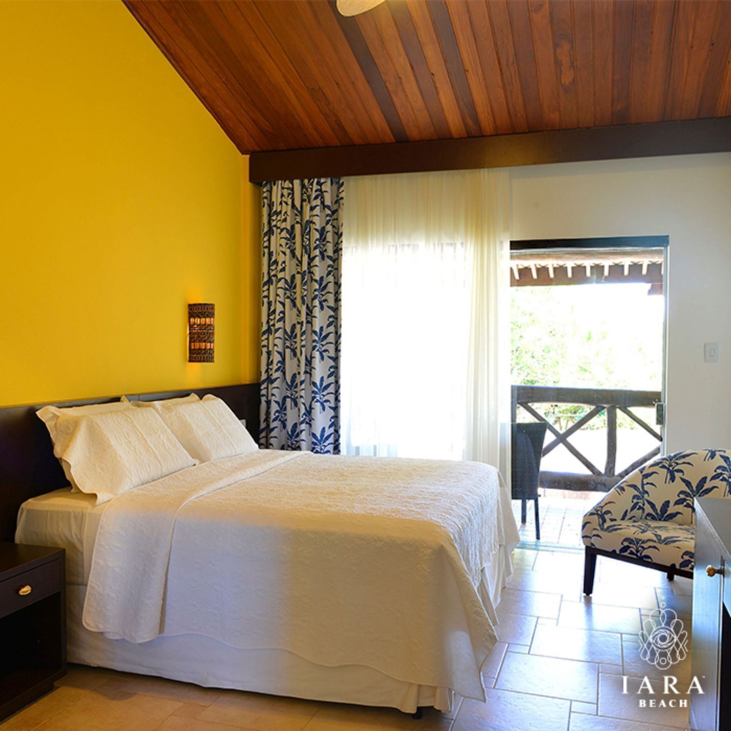 Ropa de cama de alta calidad y minibar 