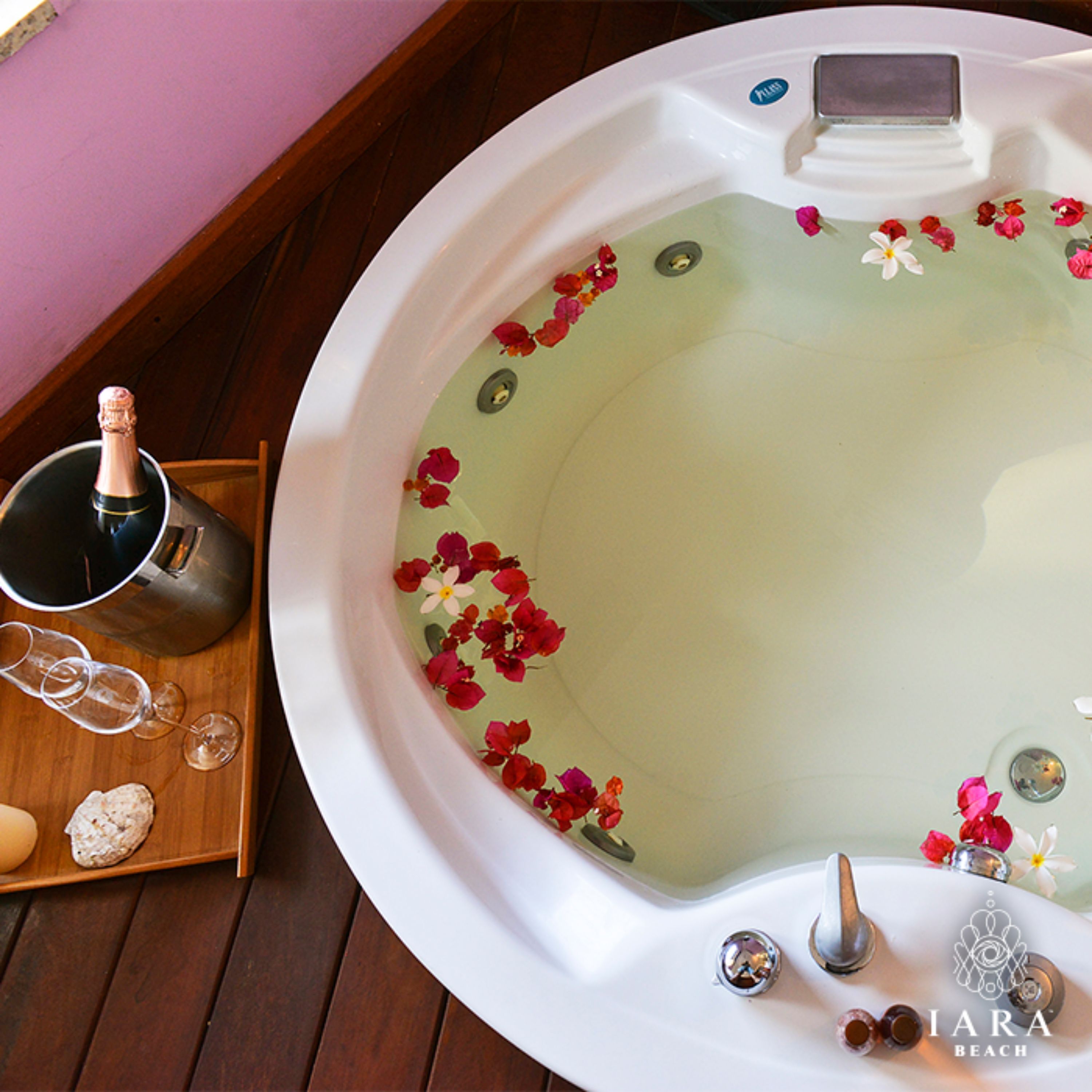 suite | jetted bathtub