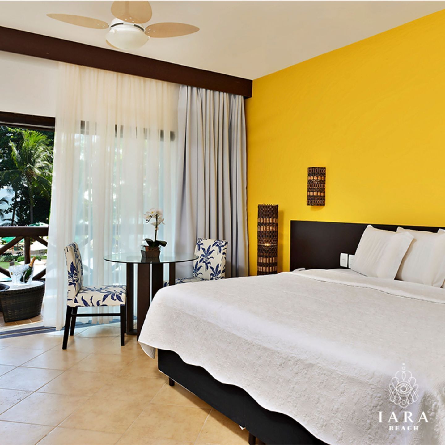 Ropa de cama de alta calidad y minibar 