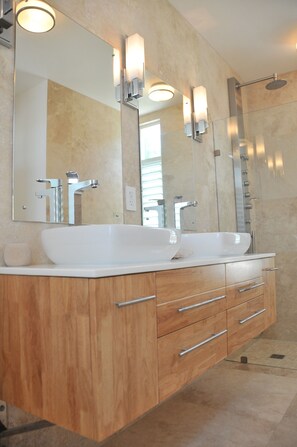 Bathroom sink - Villa Amazing (Jolly Harbour)