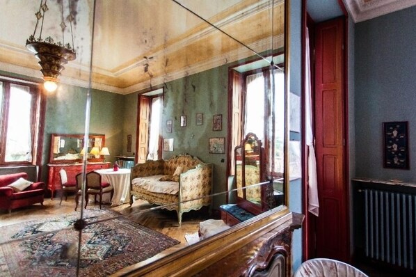 Suite romántica, balcón, vista a la montaña | Vista desde la habitación