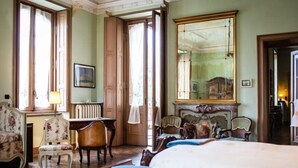 Romantische suite, balkon, uitzicht op bergen | Uitzicht vanuit de kamer