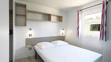Individually furnished, blackout drapes, iron/ironing board, free WiFi