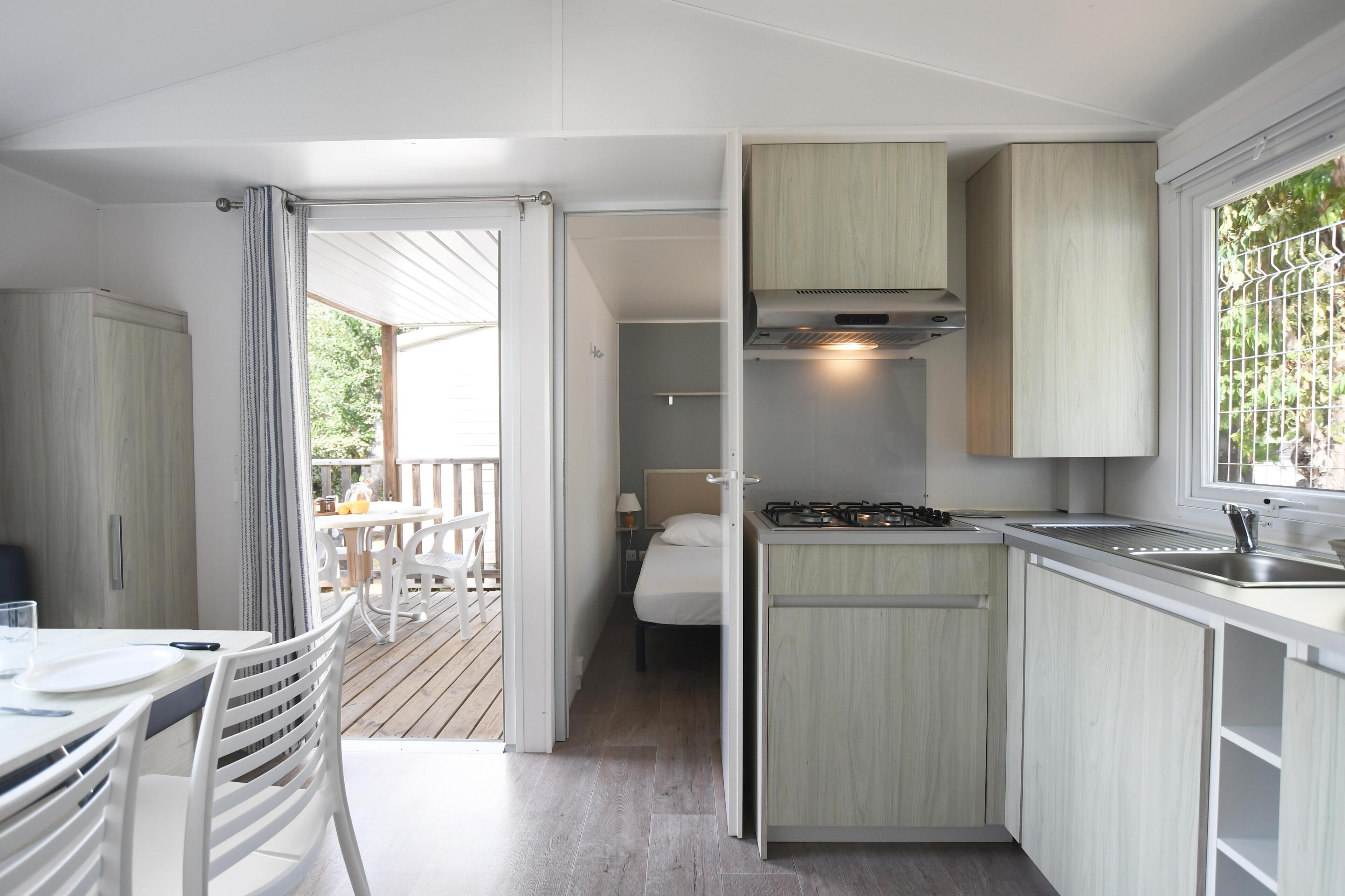 50-cm flat-screen TV with digital channels, TV, table tennis