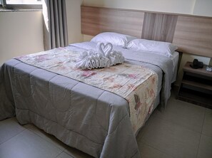 ميني بار ومكواة/لوح كي وواي فاي مجانًا وملاءات أسرّة