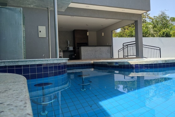 2 piscinas externas
