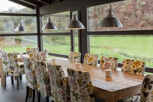 Se ofrece un desayuno bufé (14 EUR por persona)