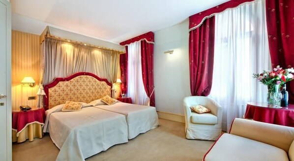 Ropa de cama de alta calidad, cubrecamas y artículos del minibar gratis