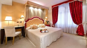 Ropa de cama de alta calidad, cubrecamas y artículos del minibar gratis