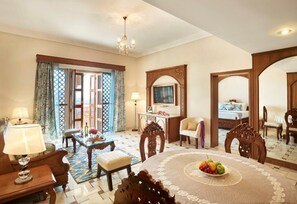 Executive Suite, 1 Katil Kelamin (Double) (with Sitout) | Ruang tamu | 36 inci televisyen LED dengan satelit, TV