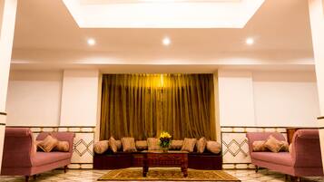 Deluxe Suite, 1 Double Bed (SeleQtions Aravalli View) | Living area