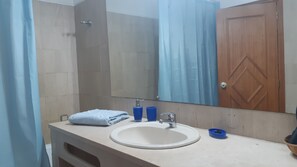 Panoraamahuone | Kylpyhuone | Suihku, bidee, saippua, sampoo