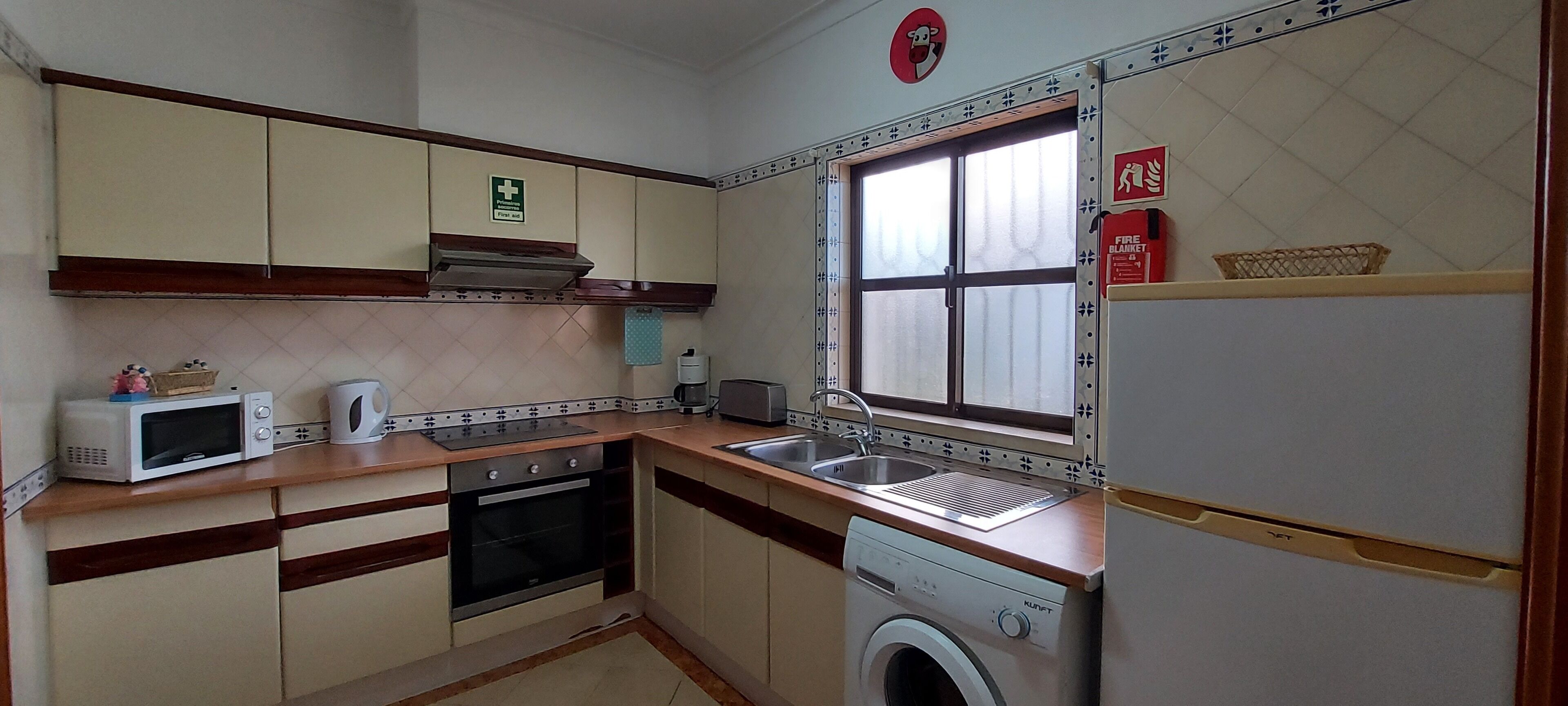 standard apartment, 2 bedrooms, kitchen, pool view | private kitchen | full-sized fridge, microwave, oven, stovetop