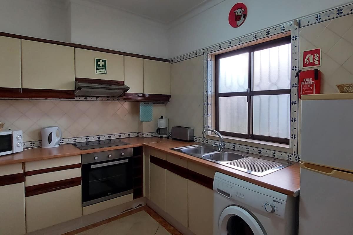 standard apartment, 2 bedrooms, kitchen, pool view | private kitchen | full-sized fridge, microwave, oven, stovetop