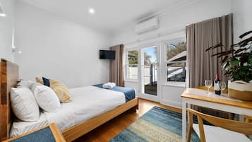 Huis (Benson) | Luxe beddengoed, een bureau, een laptopwerkplek, geluiddichte muren