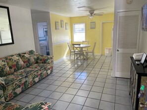 Deluxe Room | Free WiFi, bed sheets - Colonial Shores (Panama City Beach)