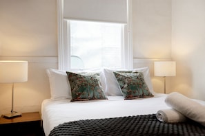 Standard Room, 1 Queen Bed | Iron/ironing board, free WiFi, bed sheets - Corner Hotel Alexandra (Alexandra)