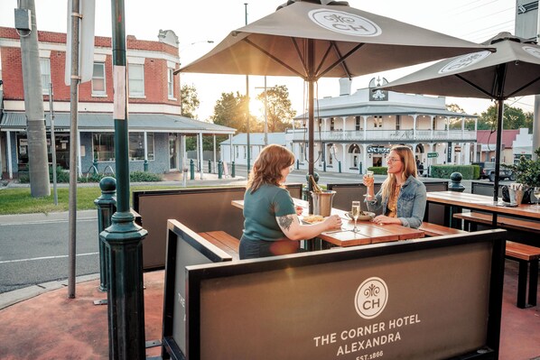 Front of property - Corner Hotel Alexandra (Alexandra)