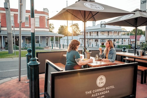 Corner Hotel Alexandra