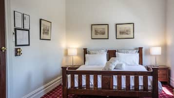 Suite, 1 King-Bett, mit Bad | Bügeleisen/Bügelbrett, kostenloses WLAN, Bettwäsche